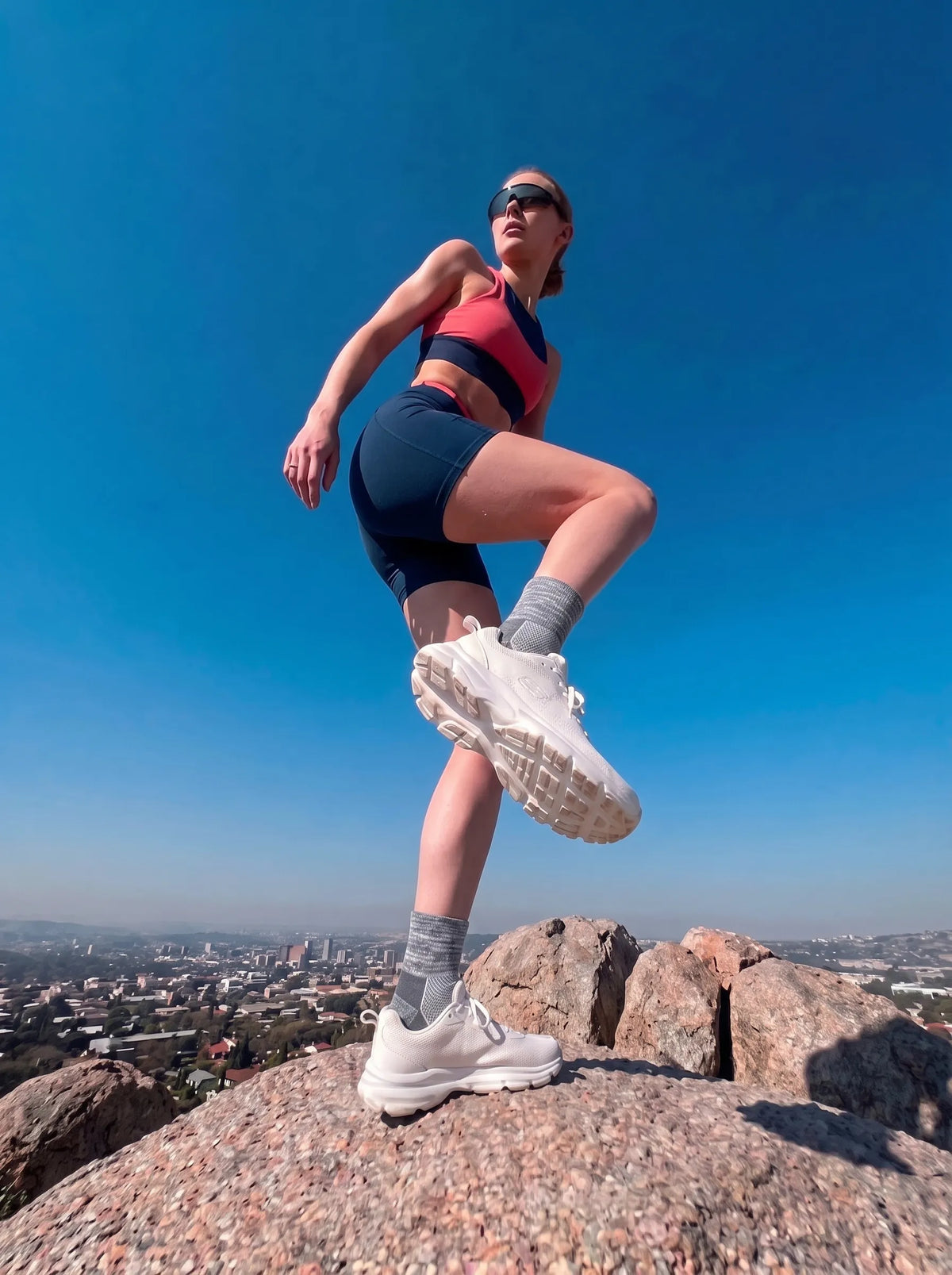 Explore Yanng's outdoor collection of socks for hiking and exploration.