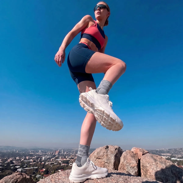 Explore Yanng's outdoor collection of socks for hiking and exploration.